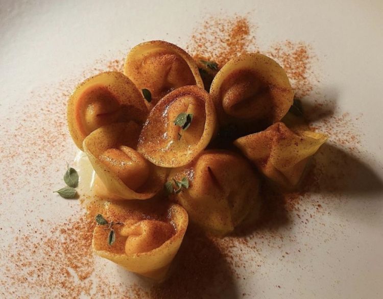 Tortelli di peperone crusco, maggiorana e formaggio di capra
