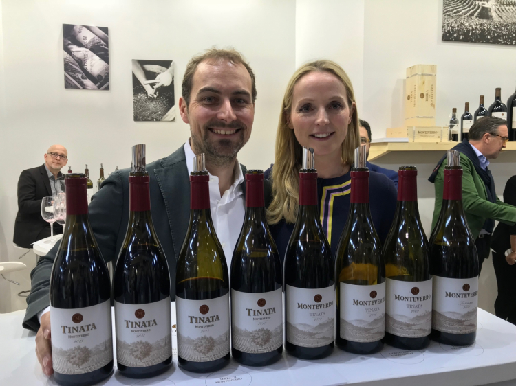 Georg e Julia Weber, titolari dell'azienda, con il Tinata dal 2008 al 2014