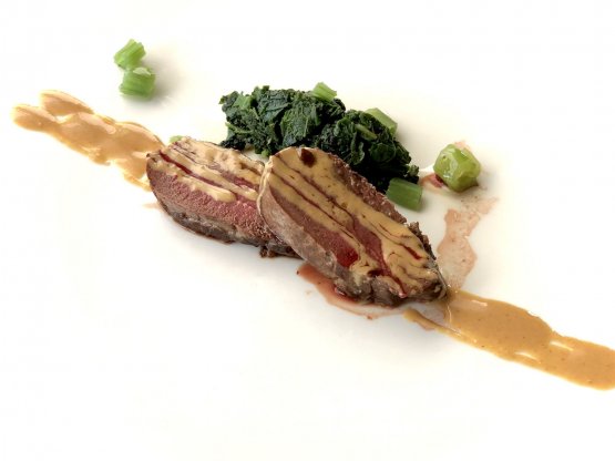 Capriolo scottato con salsa alle arachidi