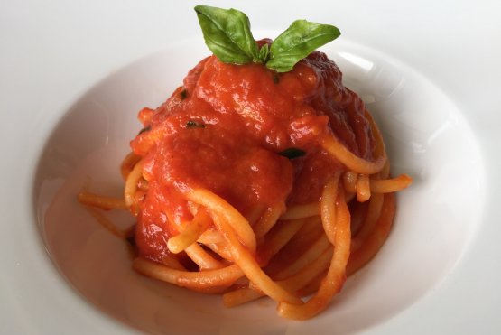 Gli Spaghetti al pomodoro serviti al bistrot del 