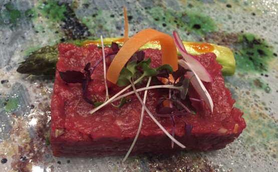 Tartare di angus scozzese e asparago di Santena, u