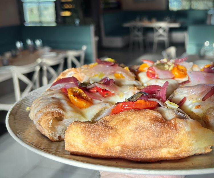La pizza Al capone alla pizzeria Saccharum di Alta