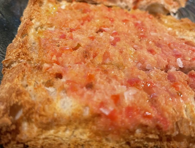 Pan y tomate - una delle colazioni più amate dagli spagnoli