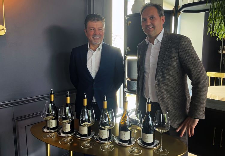 Klaus Gasser e Rudi Kofler con le sei annate di Terlaner Primo
