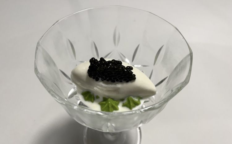 Avocado, caviale, gelato alla crema bruciata: un pre-dessert magistrale, che trova un punto di incontro perfetto tra gli ingredienti
