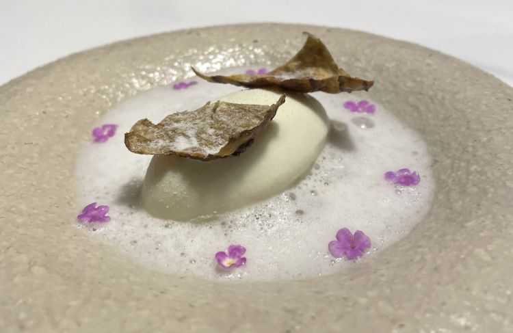 Topinambur, mandorle e cioccolato bianco