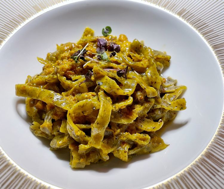 Tagliatelle di grano saraceno, ragù di coniglio allo Zafferano 3 cuochi