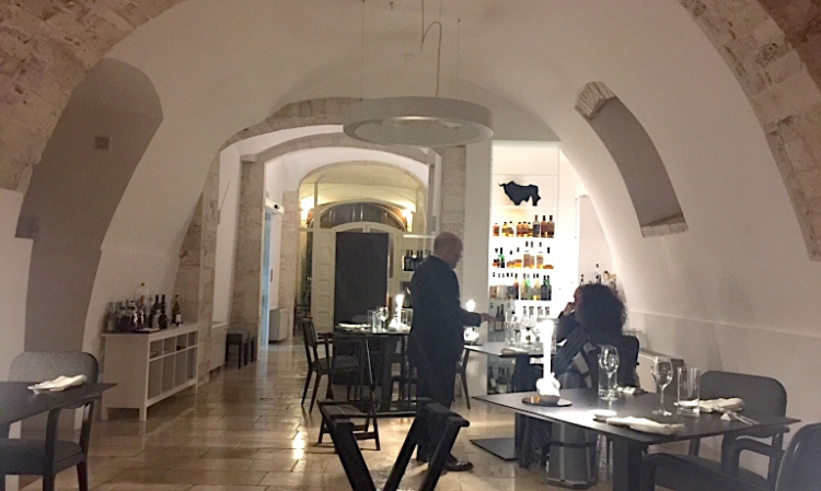 Uno scorcio della sala del ristorante di Angelo Sabatelli
