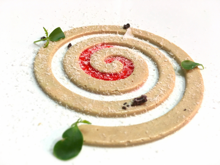 Spirale di foie gras d'anatra, uva fragola, ro