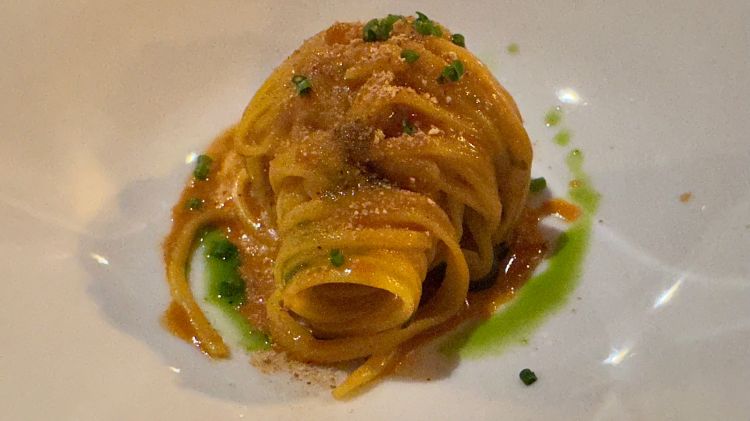 Tagliolino, riccio di mare e polvere di limone bruciato
