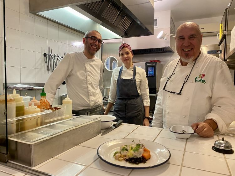 L&rsquo;executive chef Antonio Derosa con gli chef Francesco Gravina e Olga Pertoso
