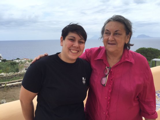 Martina Caruso e la madre Clara Rametta, assessore al Turismo del Comune di Malfa

