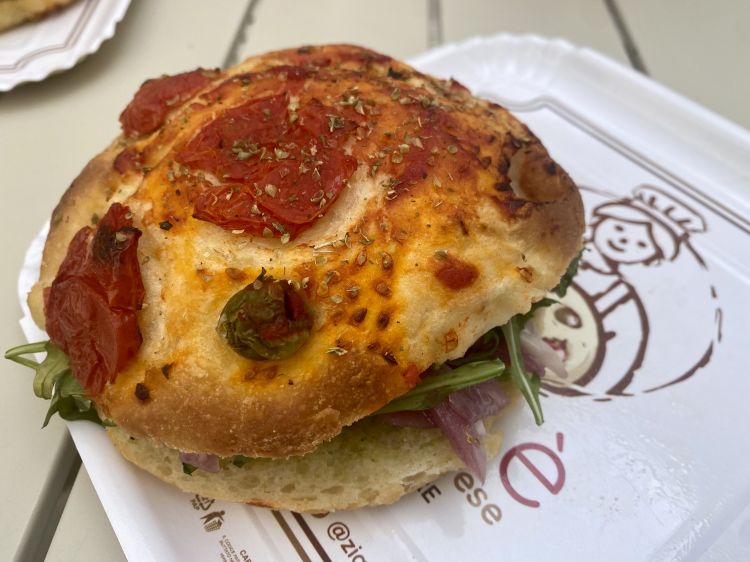 La focaccia barese di Zia L&egrave;
