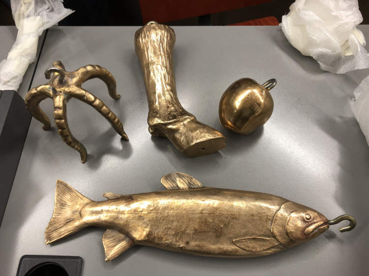 I contrappesi del nuovo spiedo di Lopriore, simboli della cucina italiana