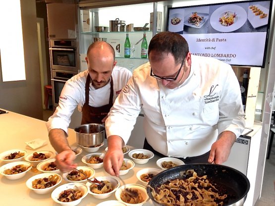 Vitantonio Lombardo durante lo showcooking ieri a 