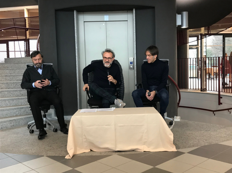 Bottura a Cornaredo tra il dirigente scolastico Luca Azzollini e Davide Oldani