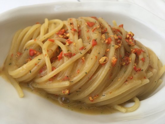 Gli Spaghetti con limoni di mare e foglie di finocchietto del ristorante Bikini, chef Domenico De Simone​
