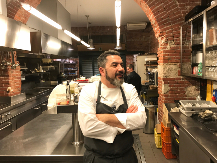 Ivan Milani nella cucina "ufficiale" del Pont