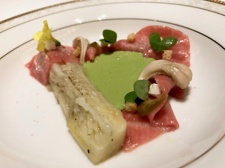 An incredible dish: Roasted aubergine, red tuna and emulsion of oxalis, «it grows below the citrus trees. It’s a sort of natural vinegar». Smoky notes, the tuna adds fat aromas, a perfect contrast with the vegetal-sour notes of the oxalis. It’s a cold dish, but it warms your heart 
