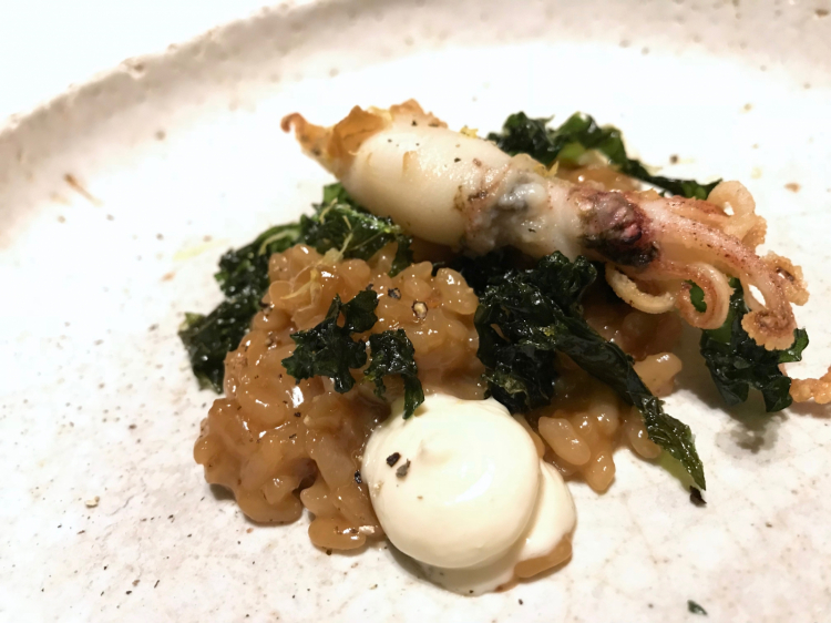 Rice with squid, onions, green cabbage and black pepper. The "rice" is in fact socarrat, a Valencian word that in Castellan means requemadito; it’s basically the rice that’s burnt at the bottom of a pan of paella. In this case it is rehydrated with a mousse of calamari
