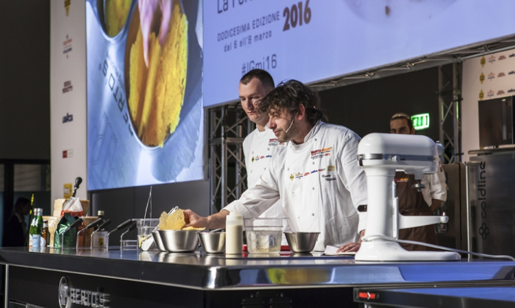 Cesare Battisti (nella foto di Identità 2016, con il pasticciere del Ratanà Luca De Santi). Nuova cucina milanese