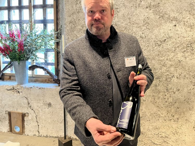 Jochen Beurer con il suo Riesling 
