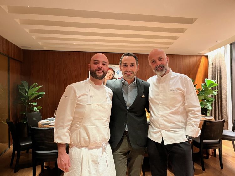 Da sinistra: Giorgio Fuda, nuovo resident chef a Milano, Goffredo Dell'Appennino, direttore dell'hotel Bulgari e lo chef Niko Romito - Foto Annalisa Cavaleri
