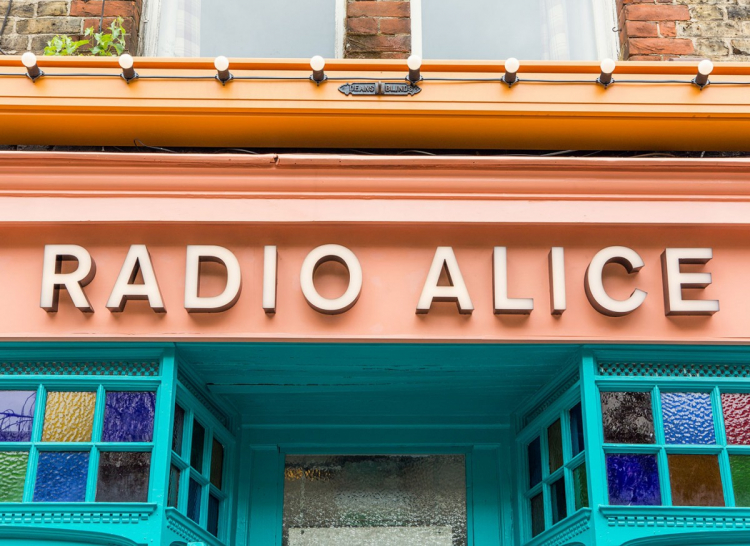 Radio Alice, la seconda insegna londinese, aperta a Clapham
