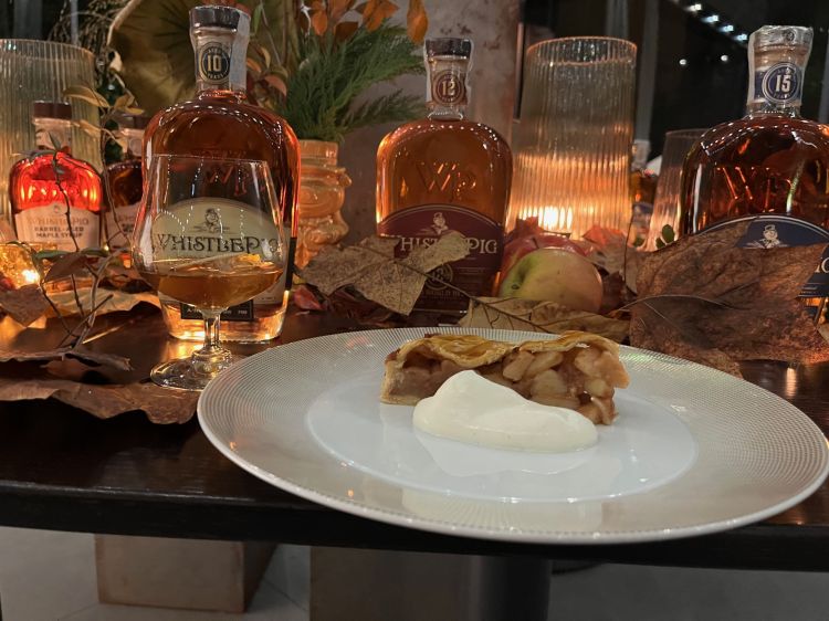 Torta di mele e panna profumata alla vaniglia con il cocktail Linfa del Vermont