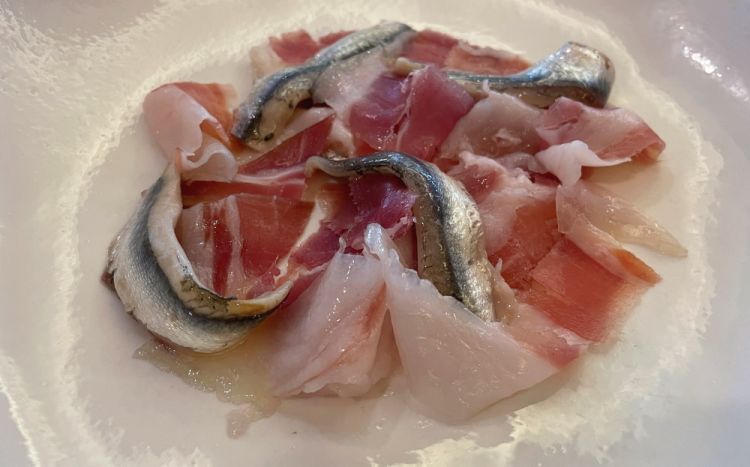 Prosciutto crudo di spalla “mandolino del Montefeltro” di Celli con alici marinate