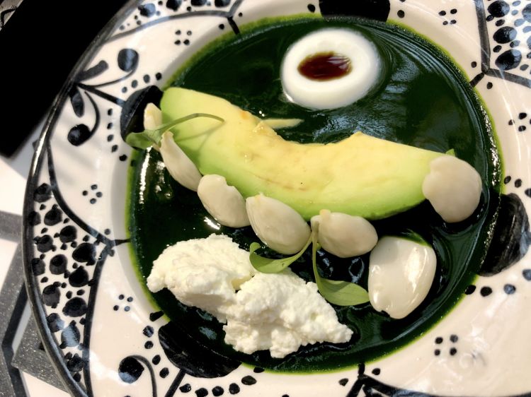 Gel of spinach, avocado, yogurt and soft almonds...