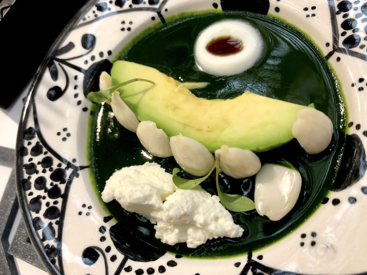 Gel of spinach, avocado, yogurt and soft almonds...
