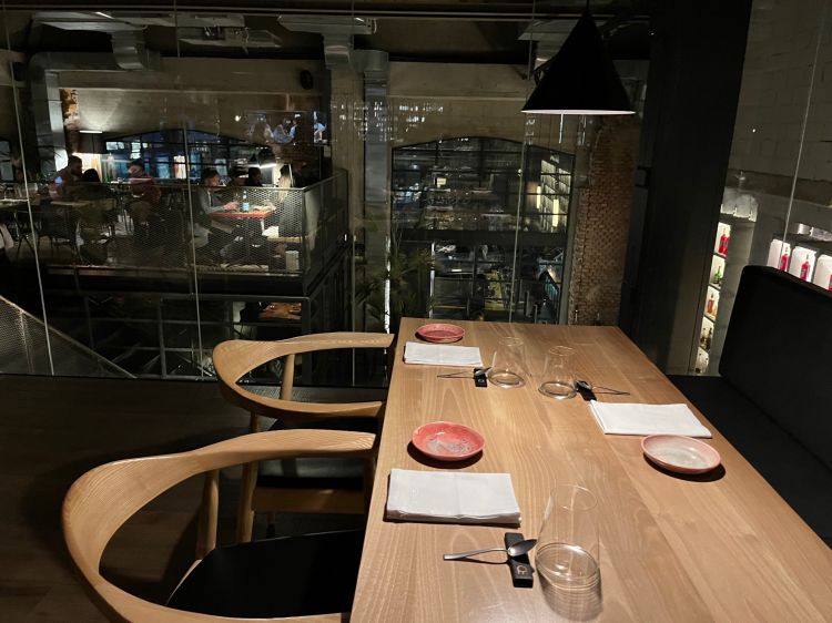 La sala "sospesa" del ristorante Moebius