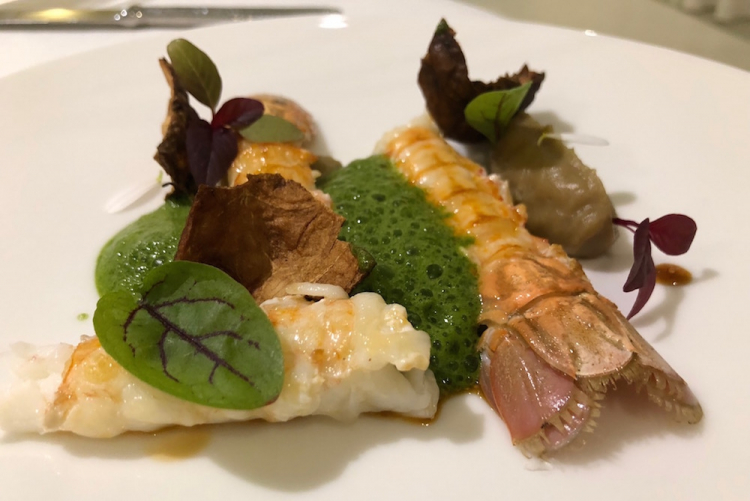 Scampi, topinambur, vermouth e spinaci