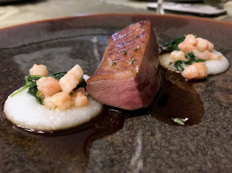 Petto di fischione, insalata di gamberi veneziani (le schie), polenta e carletti