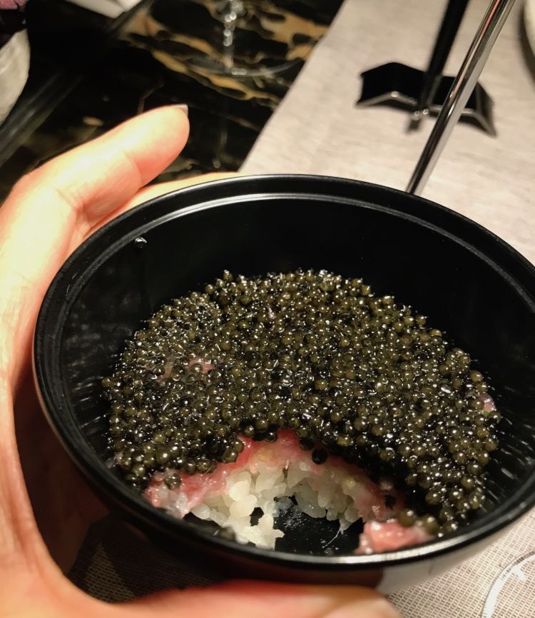 Uno dei piatti più golosi del nuovo menu: Chirashi di ventresca di tonno e caviale Royal Oscetra