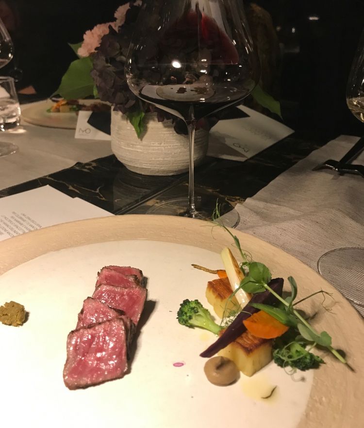 Wagyu Sumibiyaki: Manzo nobile giapponese scottato sulla carbonella con variazione di verdure Foto: AC
