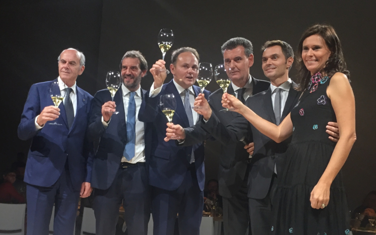 Da sinistra a destra, Mauro Lunelli, Beniamino Garofalo, Matteo Lunelli, Marcello Lunelli, Alessandro Lunelli e Camilla Lunelli