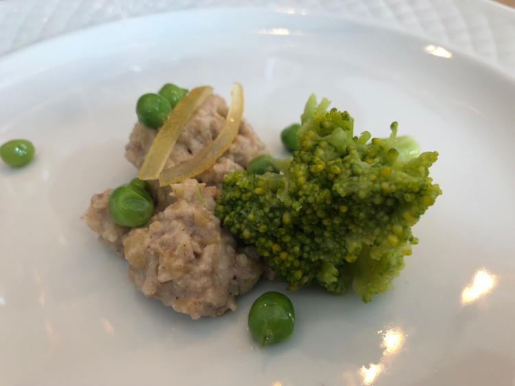 Grano duro, nocciola, bergamotto, candito e piselli, dessert atipico di Assenza