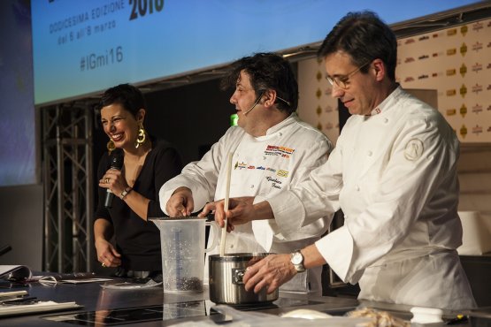 With Gianluca Fusto, the moderator of the sweet afternoon Francesca Romana Barberini and the pastry chef from Abbiategrasso Andrea Besuschio
