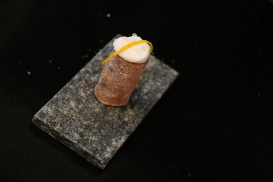 Il dolce-dolce finale: Cannolo di pasta e ricotta di bufala