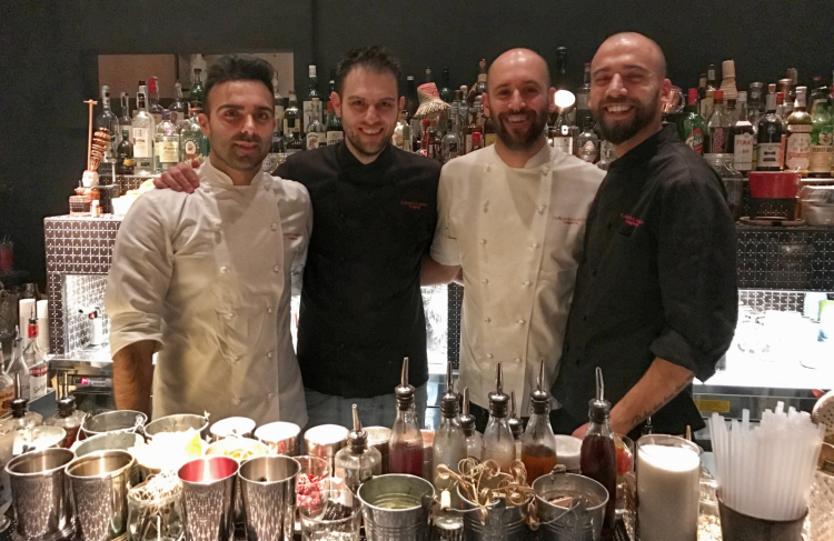 La squadra di Carlo e Camilla in Segheria: da sinistra Luca Pedata (chef), Filippo Sisti (barman), Carlo Gallarato (sous chef), Federico Volpe (secondo barman)
