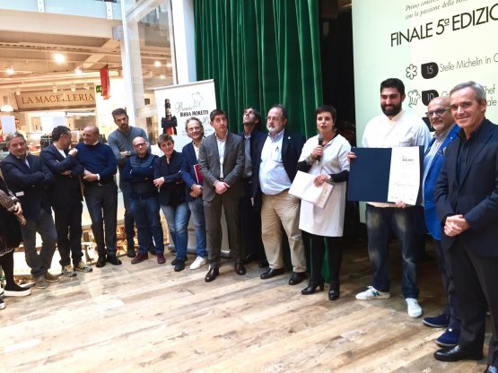 Gaspari, third to the right, with the jury on the stage of Eataly Smeraldo