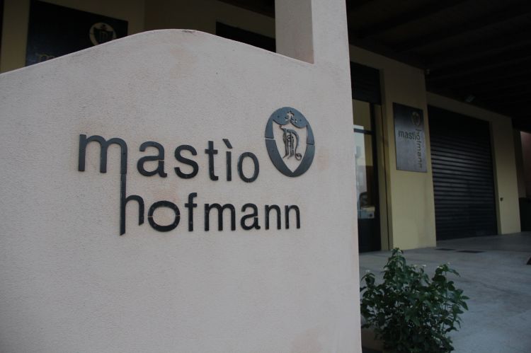 L'ingresso della cantina Mastìo Hofmann
