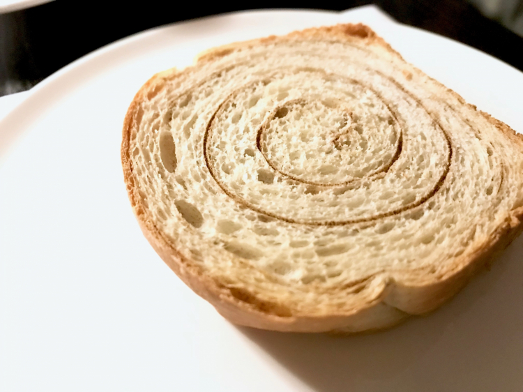 Pan brioche con polvere di semi d'oliva