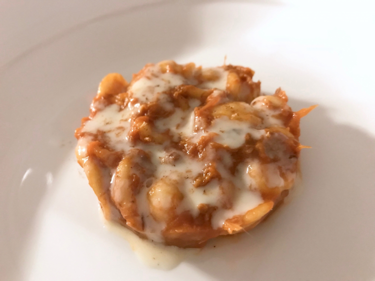 Altro classico: Orecchiette con ragù +30 e fonduta di canestrato. Il "+30" sta per le ore di cottura del ragù. Che dire?