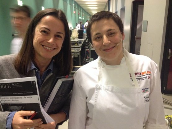 La giornalista Laura Lazzaroni e la cuoca Antonia Klugmann, autrice di una lezione di grande sensibilità, schemi che presto trasferirà al ristorante Argine di Vencò (Gorizia)