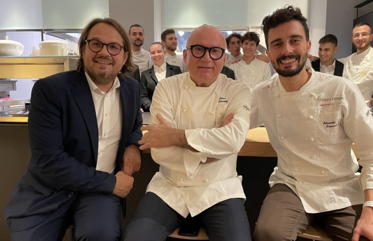 Sorrisi, con il restaurant manager dell'Hub Andrea Polini ed Edoardo Traverso
