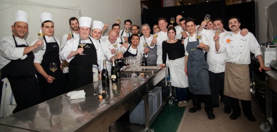 Foto di gruppo al termine della cena di gala in Tr