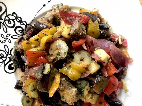 La caponata di melanzane siciliana dello chef Francesco Grassellino, realizzata per l'occasione con i prodotti della terra irpina, in particolare l'olio di Ravece, pregiata cultivar locale
